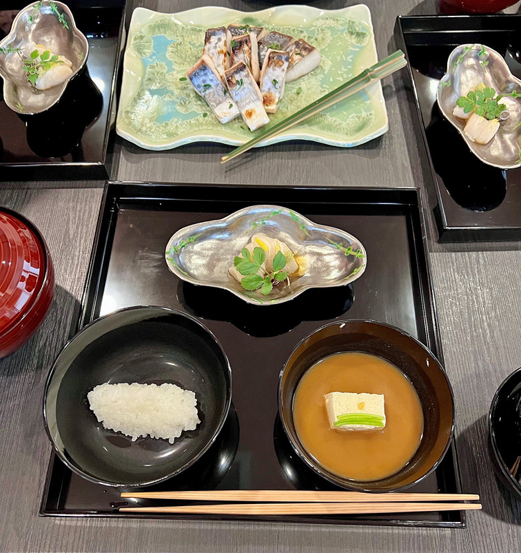 茶懐石料理の配膳 セット写真